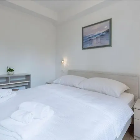 Mateo Apartment Kastelir