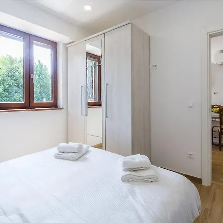 Mateo By Briskva Kaštelir