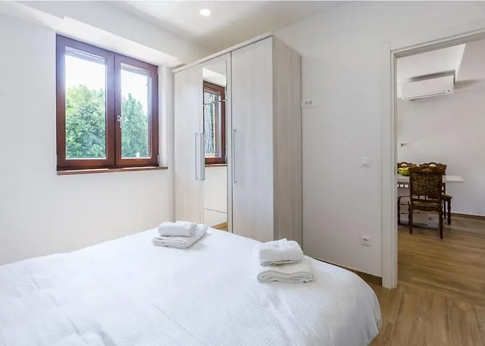 Mateo By Briskva Kaštelir